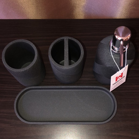 HAOCOOTT, 5 Piece Ceramic Bathroom Accessories Set - Picture 5 of 16